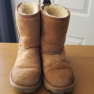 UGG Classic Short II Boot- size 7